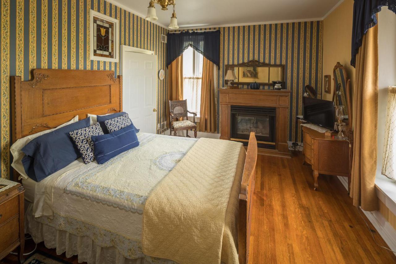 갈레나 The Steamboat House B&B 외부 사진