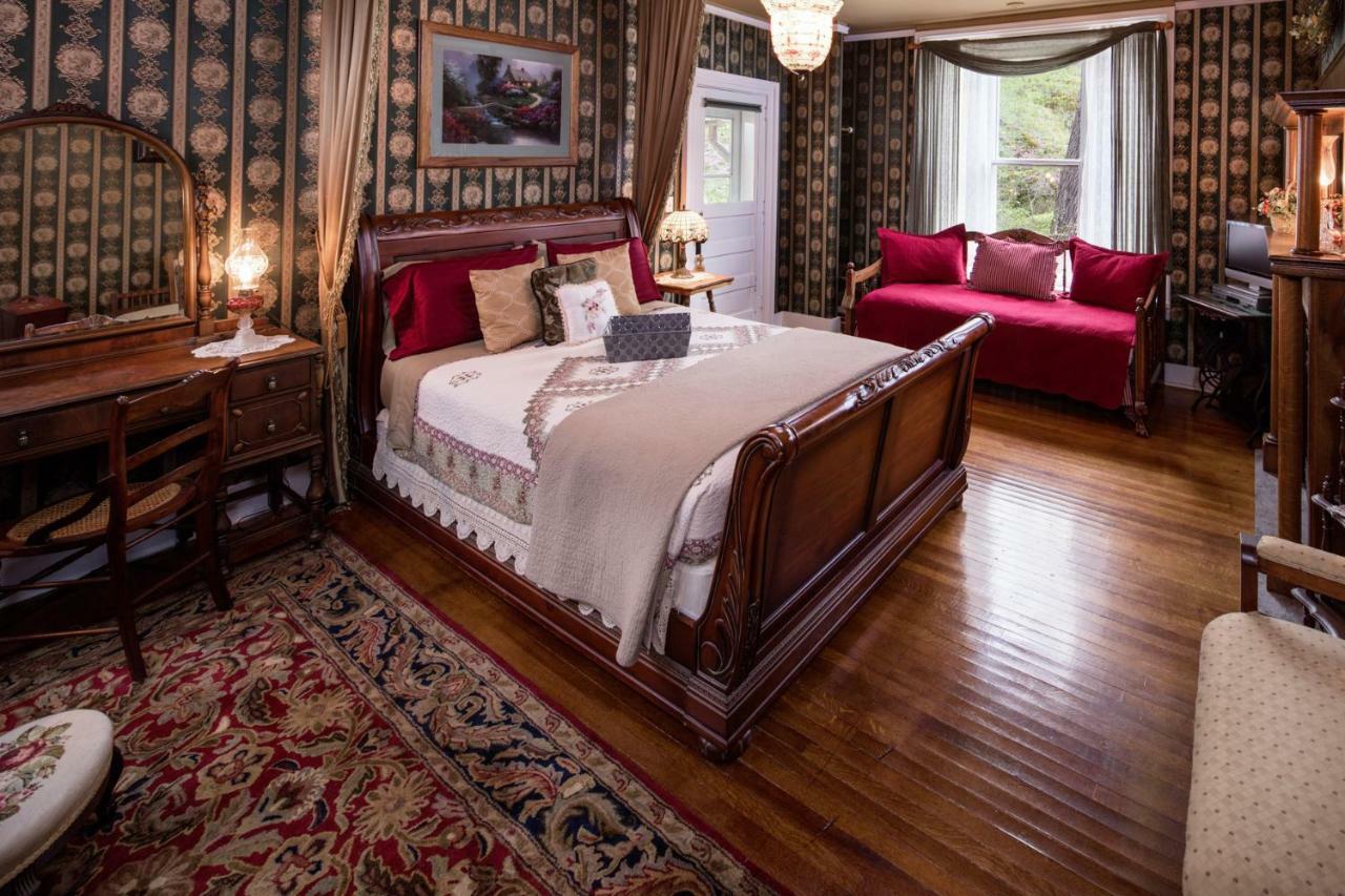 갈레나 The Steamboat House B&B 외부 사진