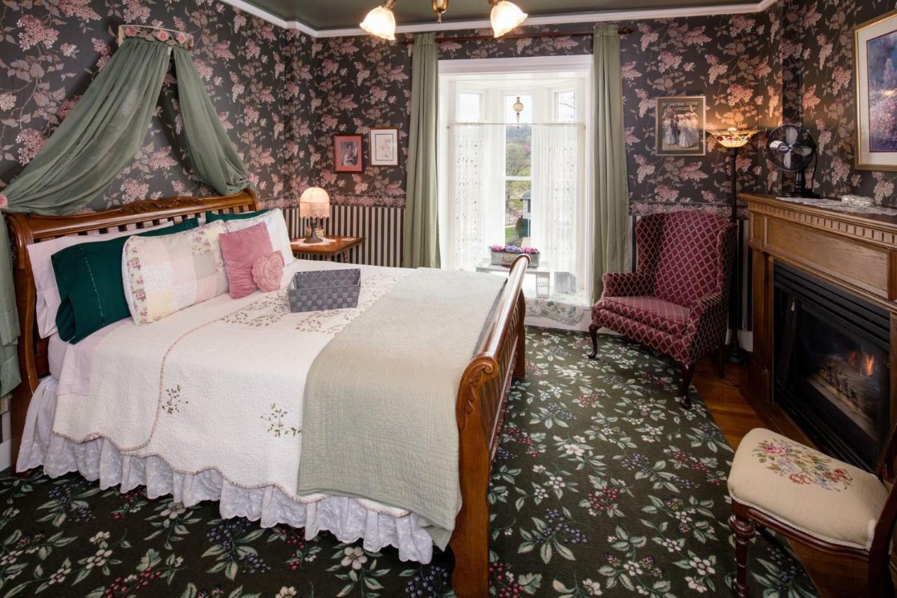 갈레나 The Steamboat House B&B 외부 사진