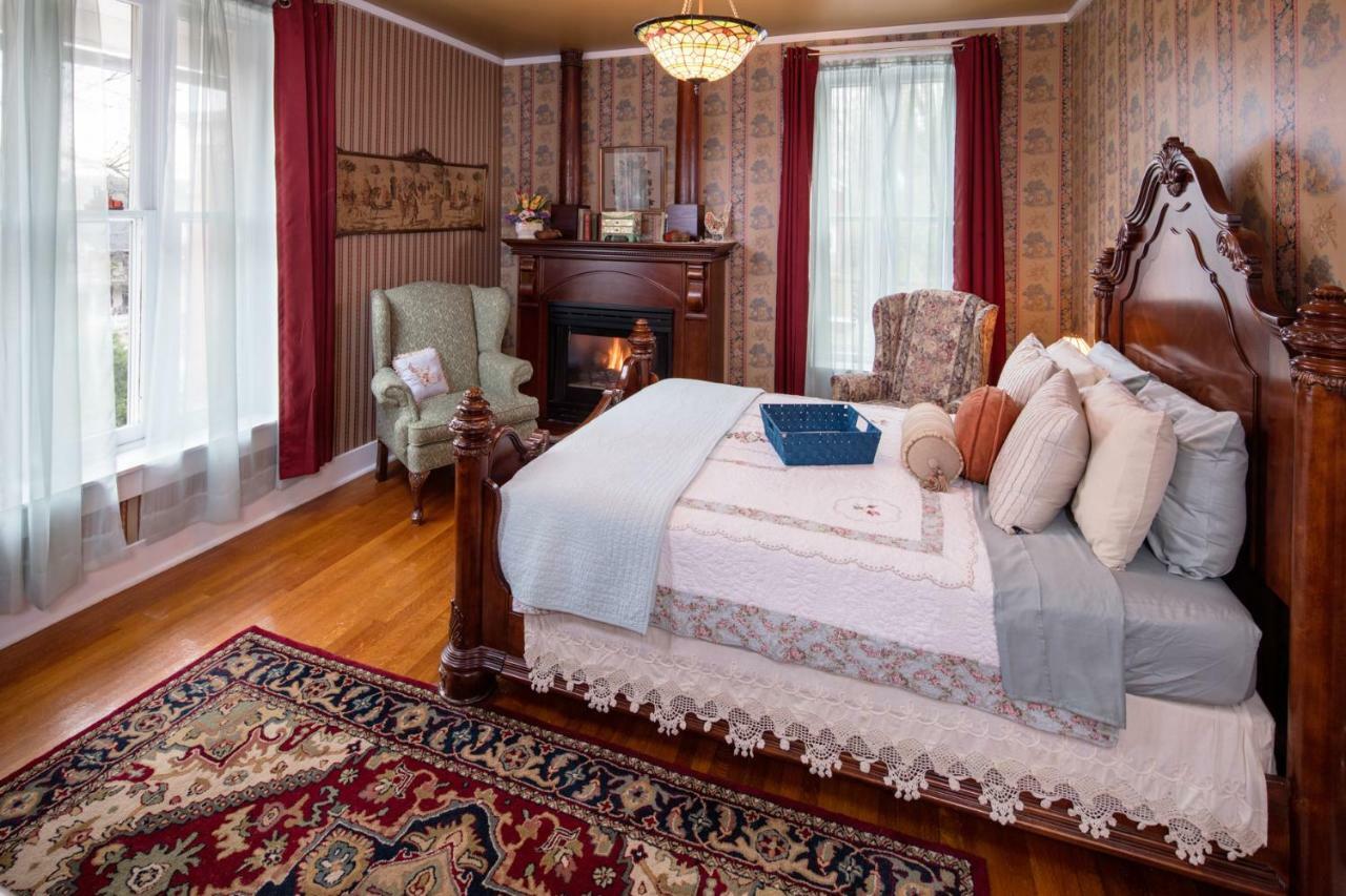 갈레나 The Steamboat House B&B 외부 사진