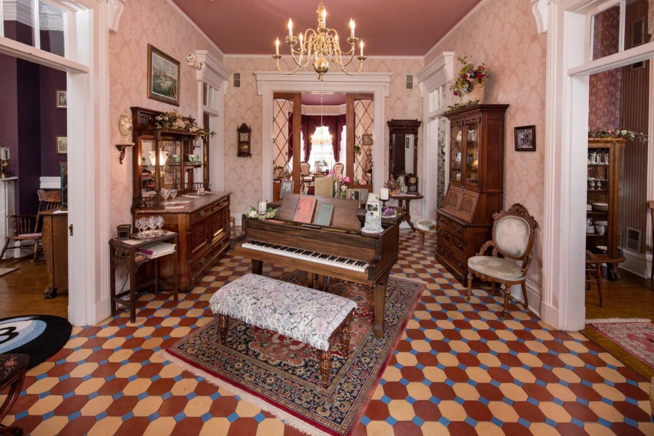 갈레나 The Steamboat House B&B 외부 사진