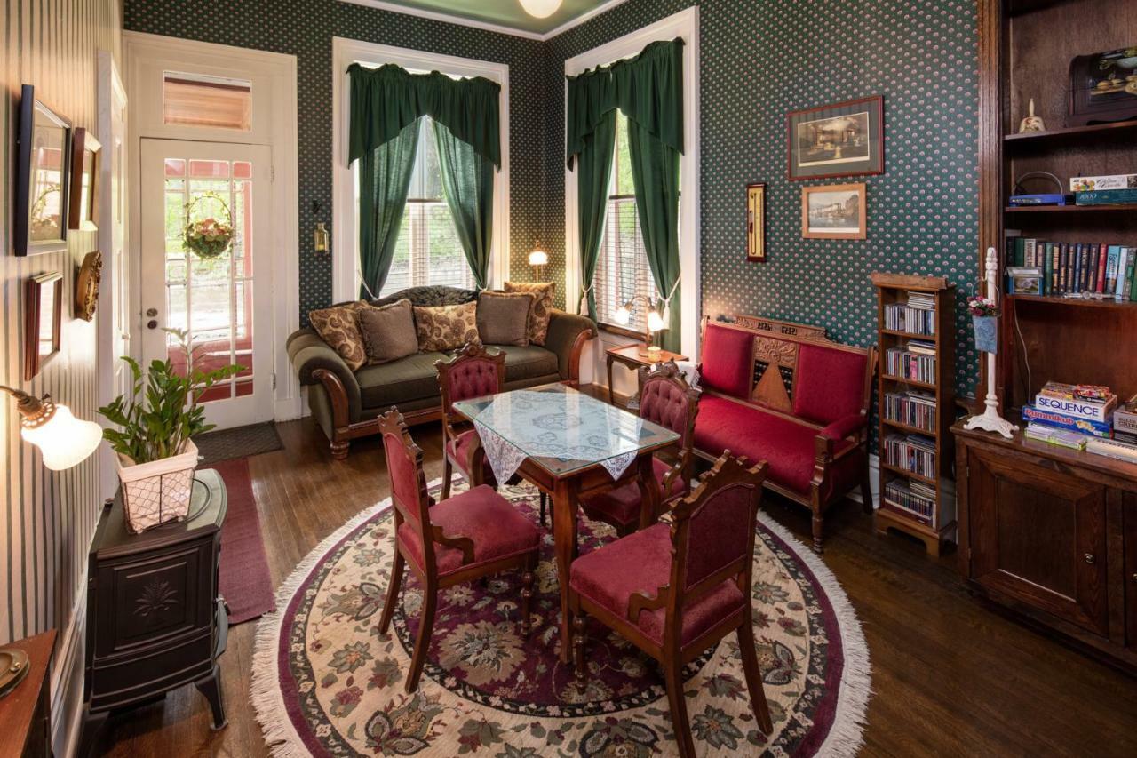갈레나 The Steamboat House B&B 외부 사진